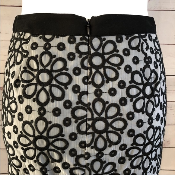 Halogen Sheer Overlay Pencil Skirt Gray White Lace SIZE 4 Embroidered Flowers - Picture 8 of 9